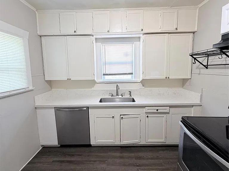 1401 Edison St — Photo 20
