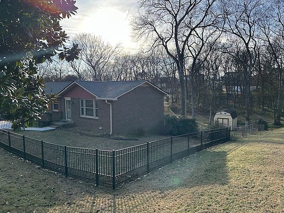 2nd image of 139 Lakeside Park Dr