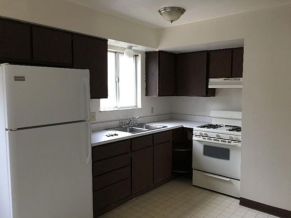 4th image of 680 Loomis Ave