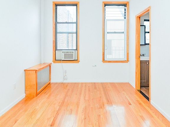 4th image of 165 Wilson Ave #2LL