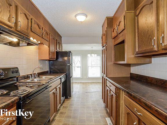 5th image of 2616 S Berry Ave