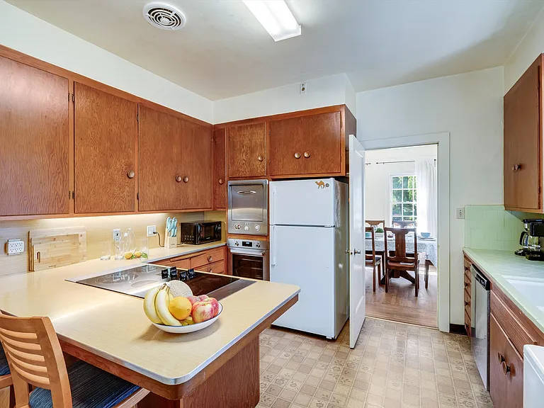 742 Austin Ave — Photo 23