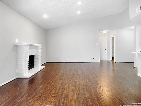 4th image of 11520 HUEBNER RD #108