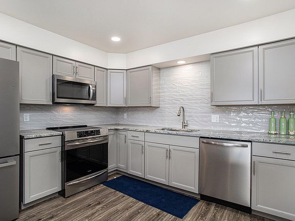 5th image of 225 Columbia Ave W APT 10