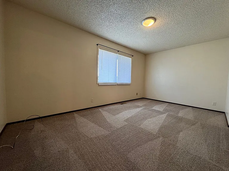 470-725 Reservoir Way — Photo 12