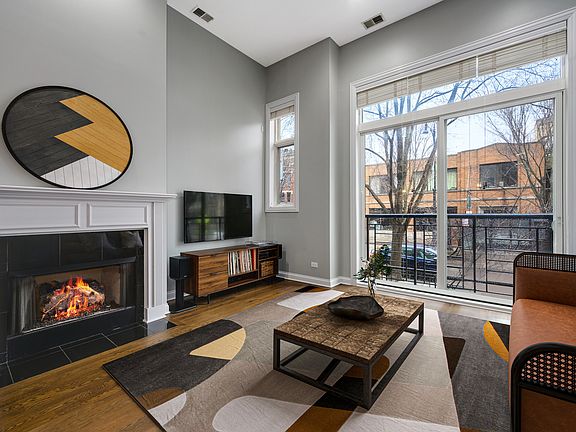 3rd image of 1744 W Belmont Ave APT 2
