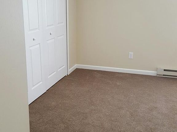 3rd image of 3625-27 Farmview Cir