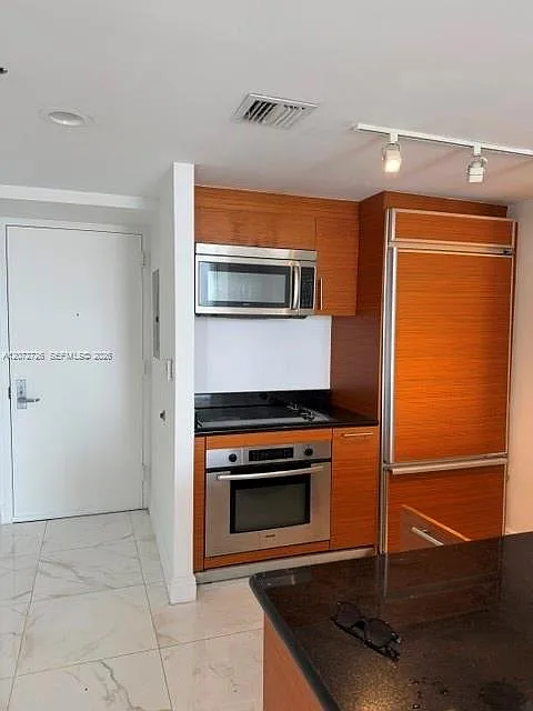 50 Biscayne Condo — Photo 3