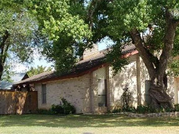5th image of 302 Chaparral Creek Dr