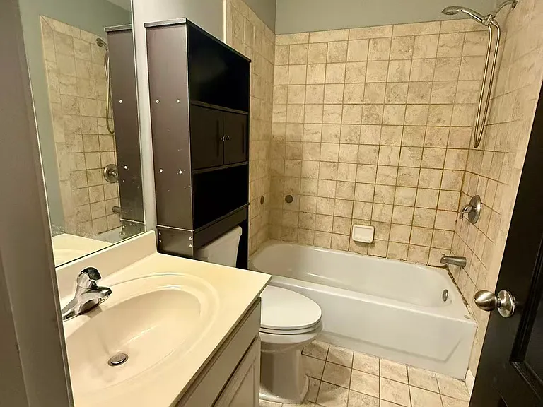1656 Oakbrook Lake Dr — Photo 6