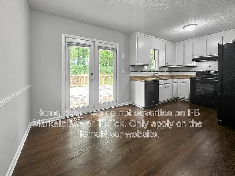 555 Browning Cir — Photo 8