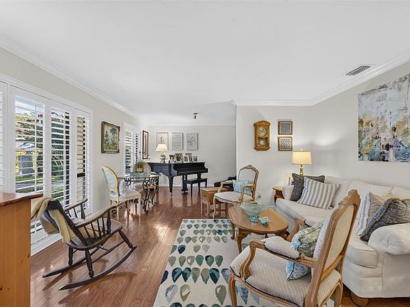 3rd image of 823 WOODS COURT