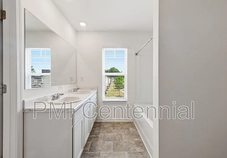 192 Hampton Cir — Photo 25