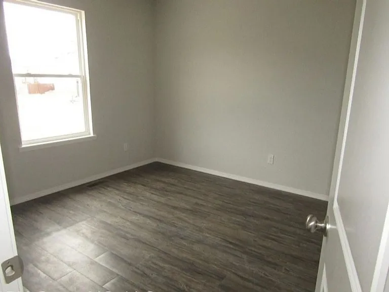 801-803 E Daniels St — Photo 5