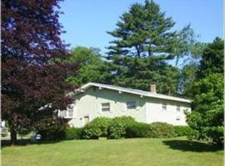 2 Robin Cir, Medway, MA 02053