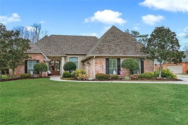 1st image of 121 Chanticleer Dr