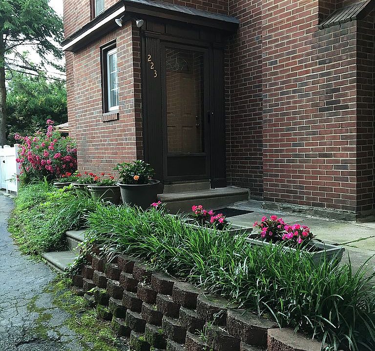 2nd image of 223 Edgehill Rd