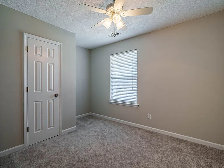 101 Thorncrest Dr — Photo 30