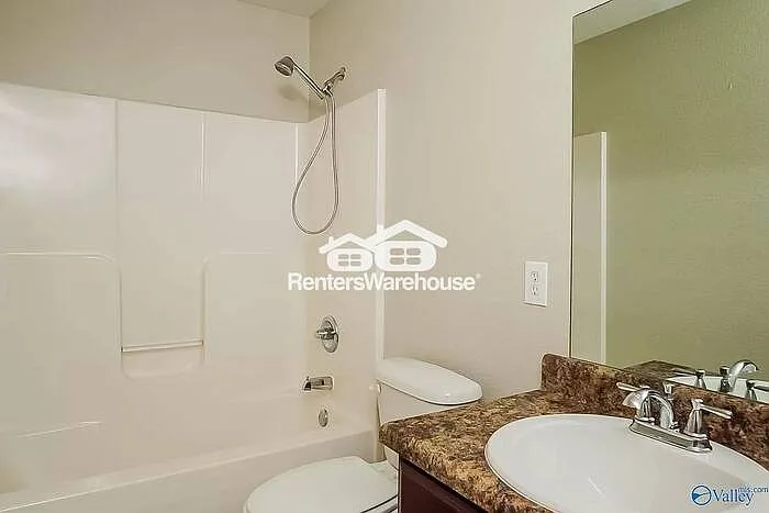 3 bed, 3.0 bath, 3375 sqft, $2,049 — Photo 3