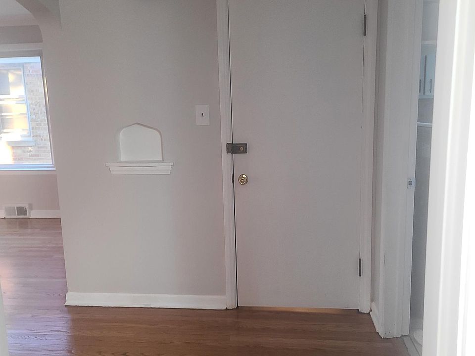 2nd image of 2143 N Nagle Ave Floor 1