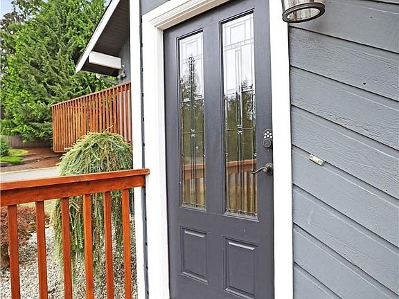 3rd image of 2223 114th Ave NE