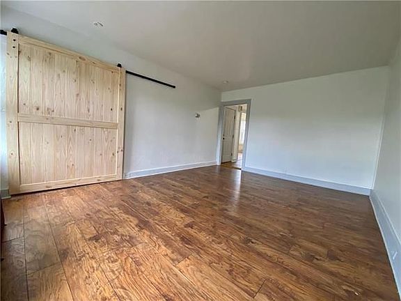 3rd image of 423 Front St #3