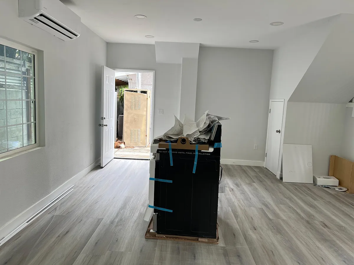 Building Photo - 6556 Mammoth Ave