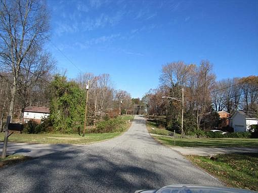 2nd image of 3626 Fairlane St