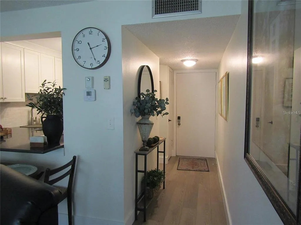 1 bed, 1.0 bath, 676 sqft, $3,300 — Photo 4