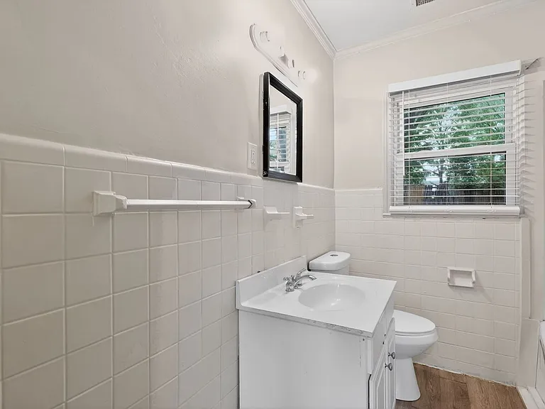 879 Sylvan Pl SW — Photo 12