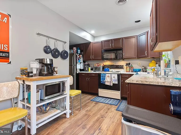 1422 Timber Chase Dr — Photo 3