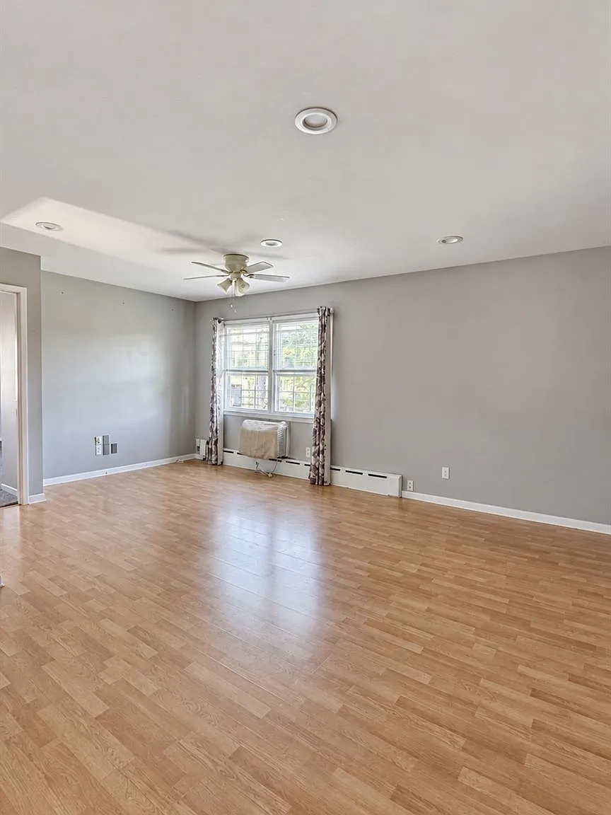 1 bed, 1.0 bath, 700 sqft, $2,000 — Photo 2