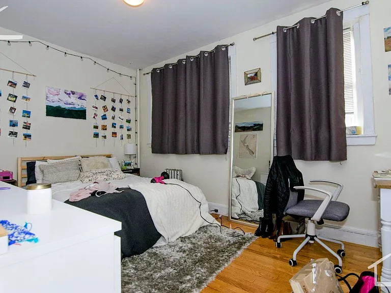 48 Egmont St #5 — Photo 9