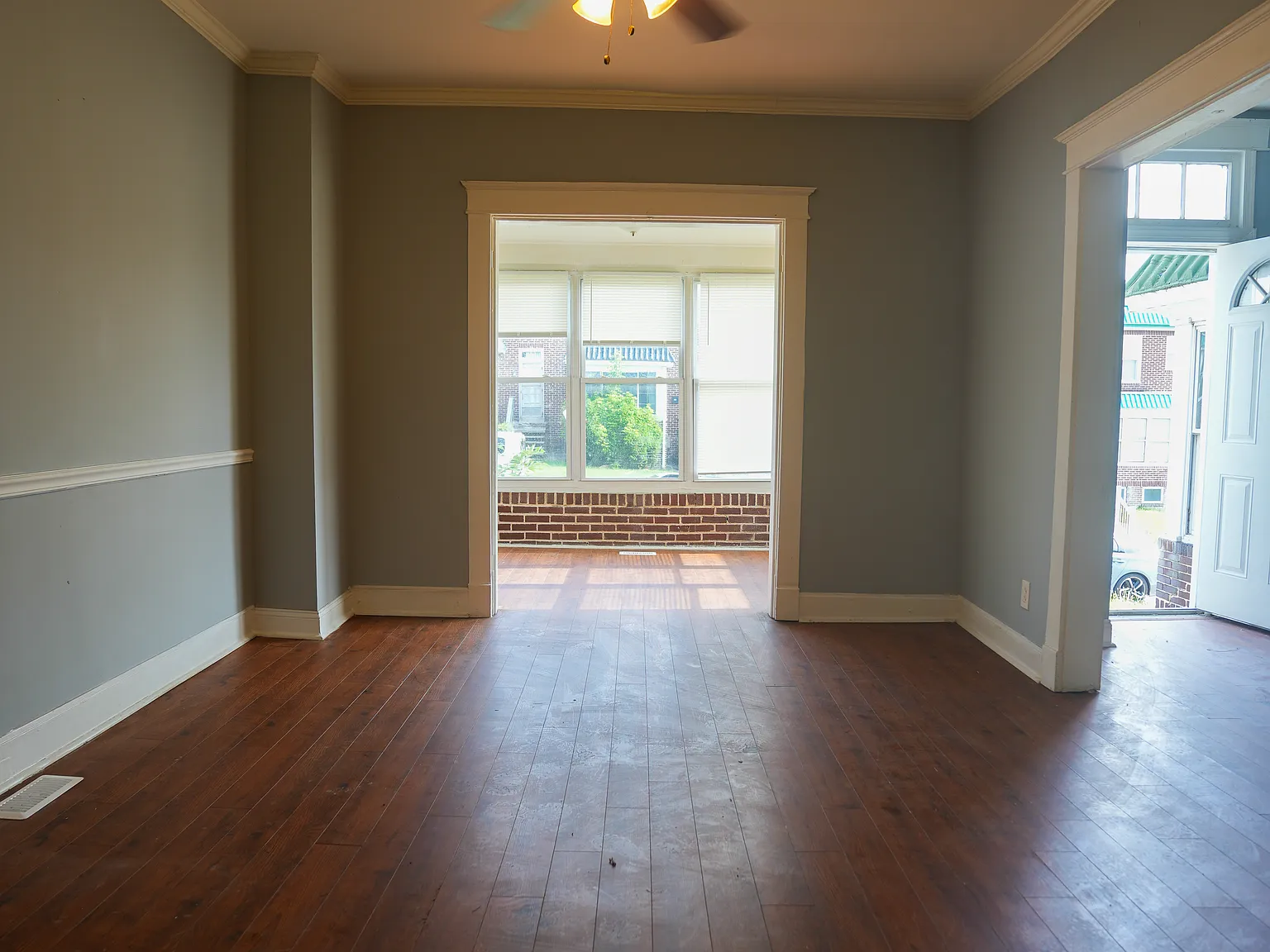 3 bed, 1.5 bath, 1200 sqft, $1,900 — Photo 2