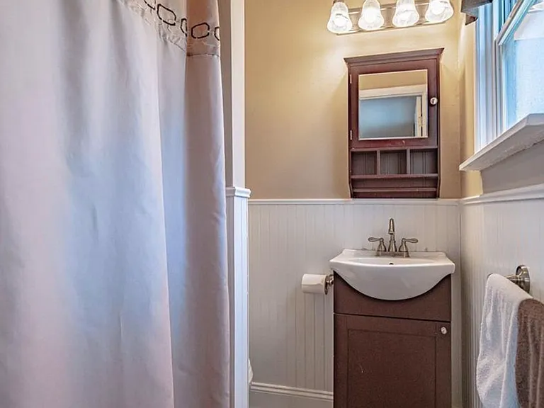 5727 Greens Dr — Photo 9