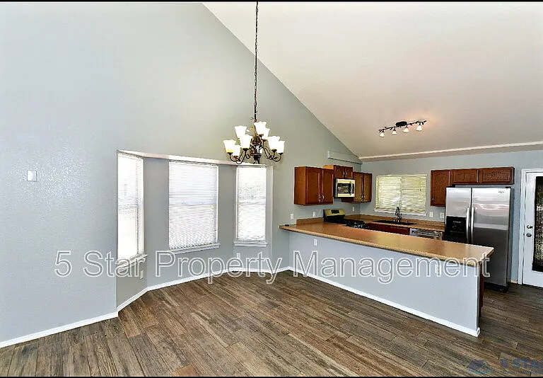 804 Margarita St — Photo 12