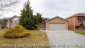 4 bed, $2,900 — Photo 1