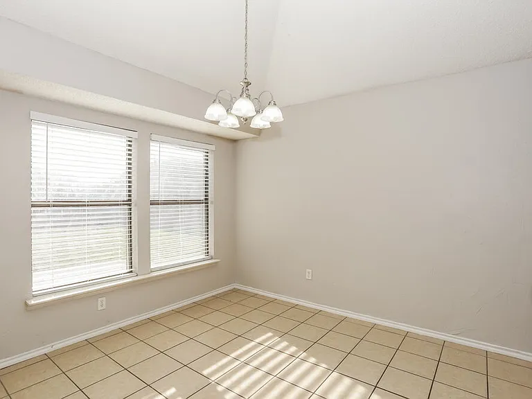 617 Parkview Dr — Photo 7