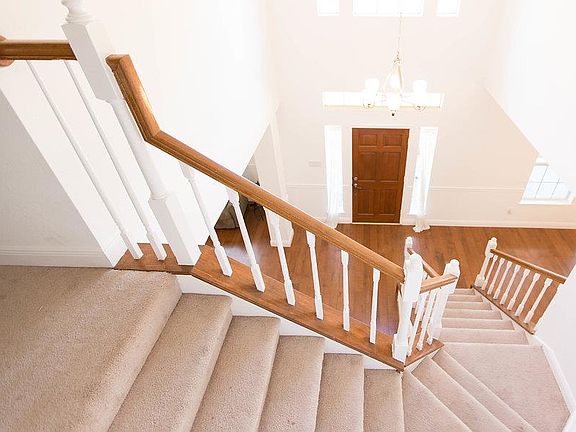 3rd image of 1406 Oak Hollow Dr