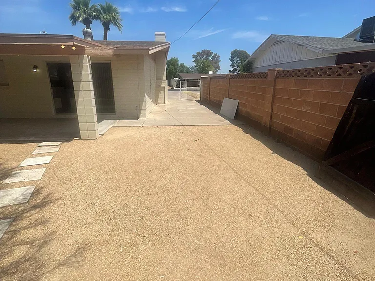 Gate to front yard