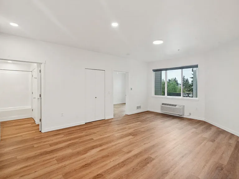 Ellis Apartments — Photo 33