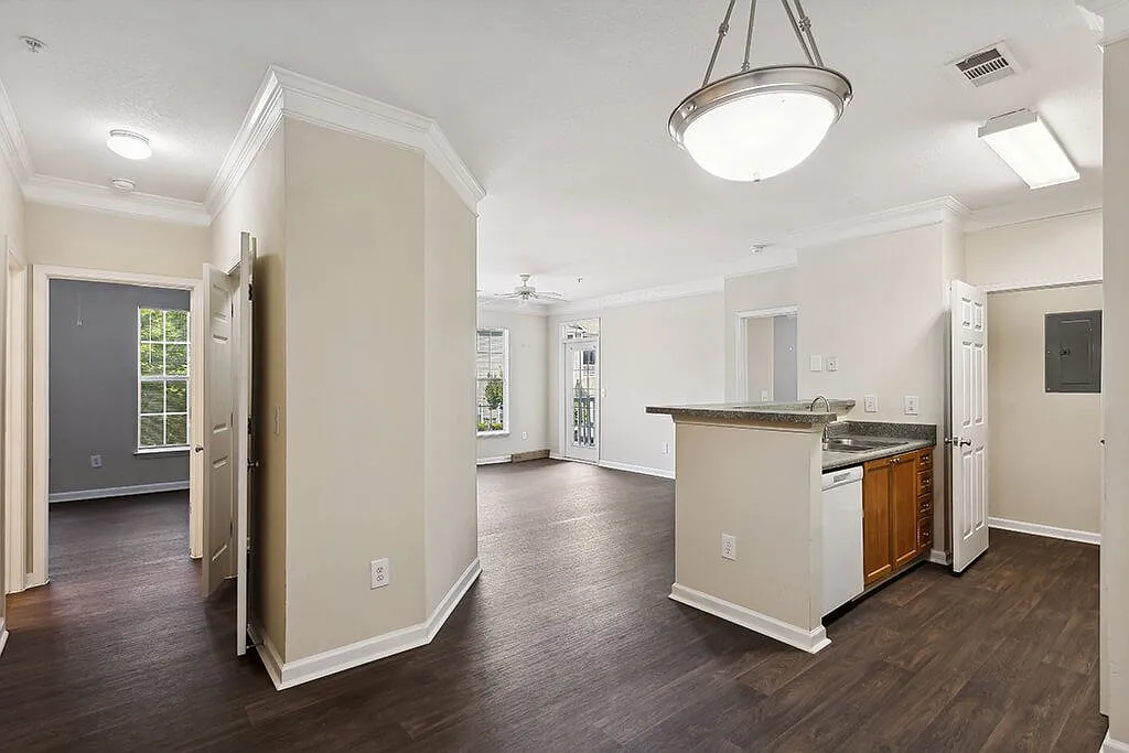 Lakeside Vista Apartments — Photo 2
