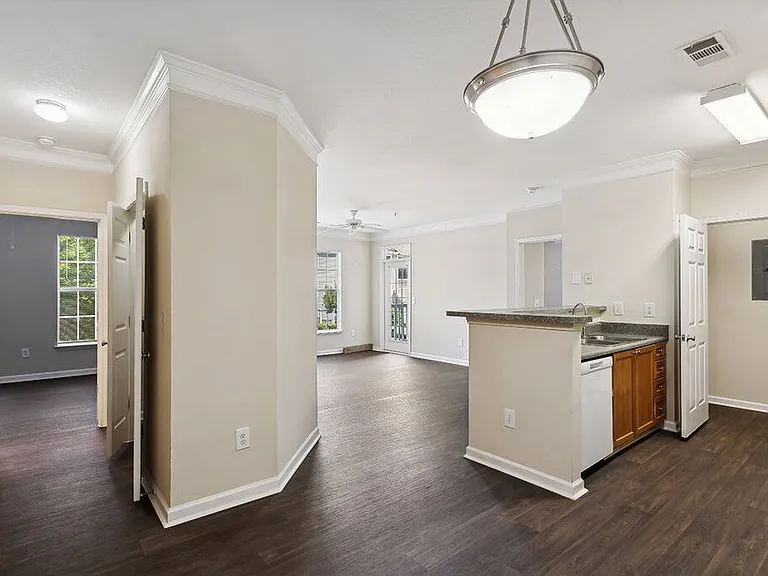 Lakeside Vista Apartments — Photo 2