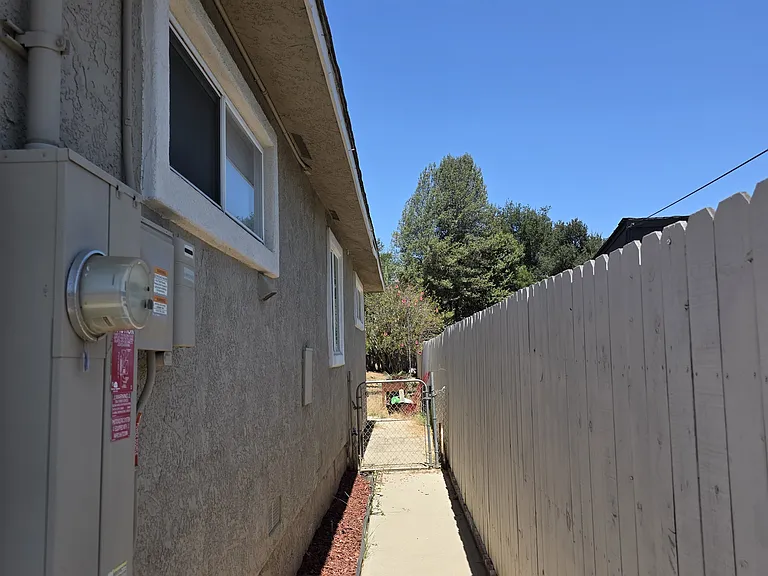 215 Almond St — Photo 28