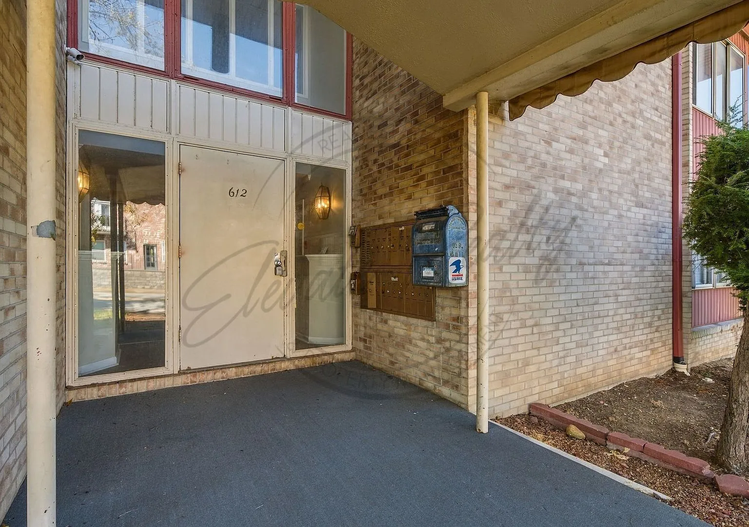 One Month Free Rent: Two Bedroom Condo In Madison Manor Apartments Historic Downtown Clarksville! — Photo 3