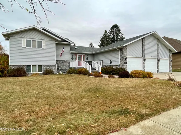 1005 17th St NE, Watertown, SD 57201