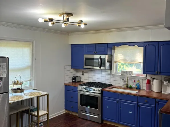 23 Essex Ave, Sicklerville, NJ 08081