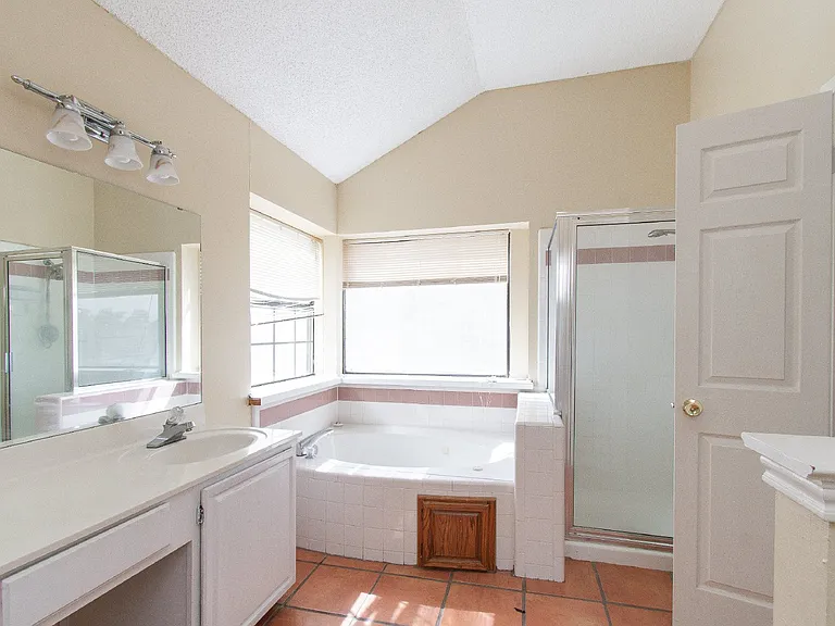 2304 Iowa Dr — Photo 12
