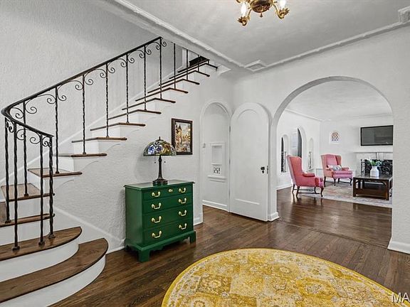 2nd image of 524 Warren Ave