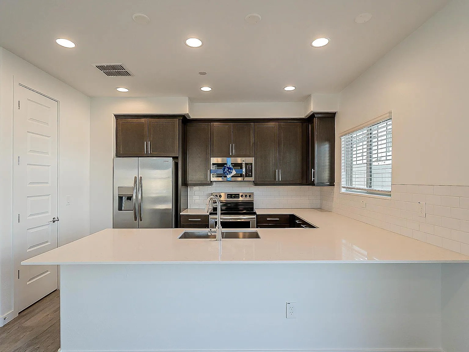2 bed, 2.5 bath, 1296 sqft, $2,250 — Photo 3